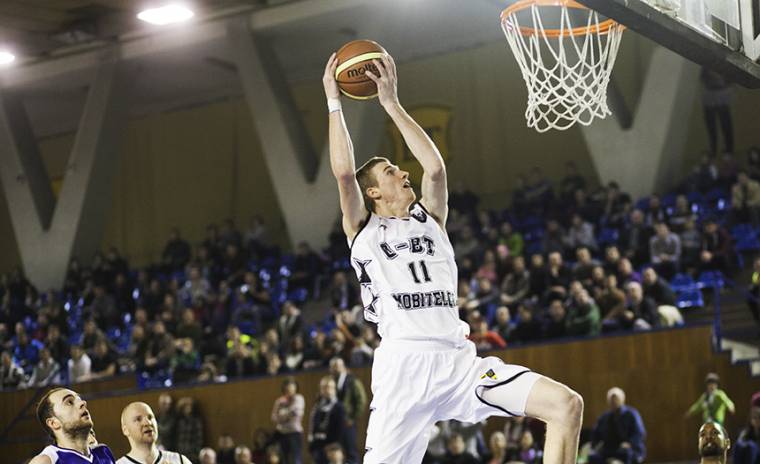 Sima kolozsvári kosárlabdasiker a rangadón