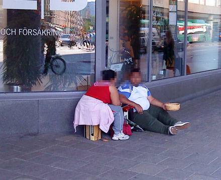 Román javaslat a svédeknek: tiltsák be a koldulást