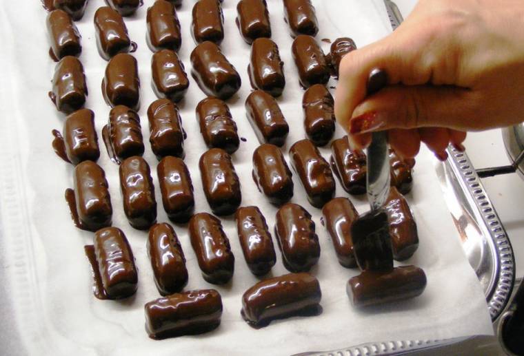 Mogyorós, zselés, kókuszos – házi készítésű szaloncukrok