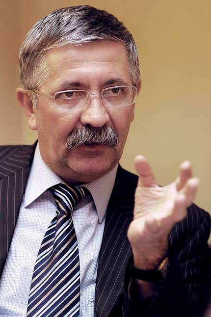 MSZP: visszalépett a holtvágányra helyezett Tabajdi