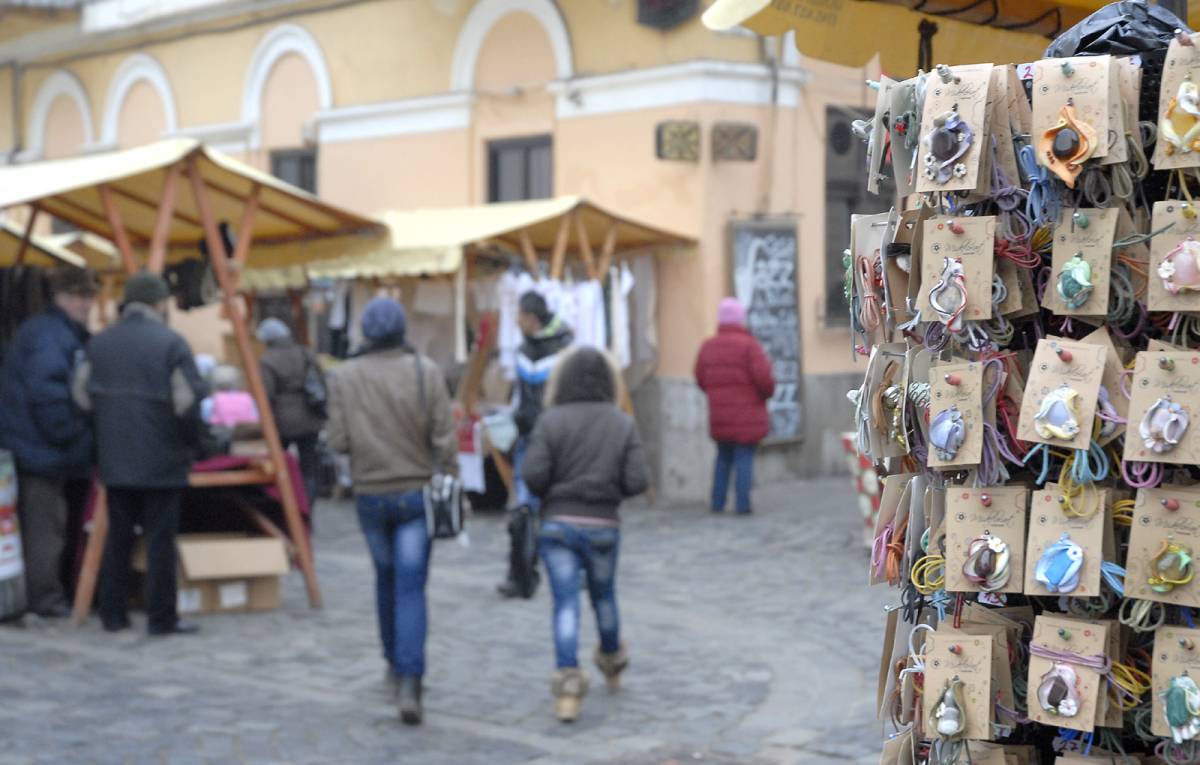 A jó hírnevű kézművesek vásárok nélkül is megélnek, ám Erdély-szerte nagy igény mutatkozik a hasonló jellegű rendezvények engedélyezésére •  Fotó: Biró István