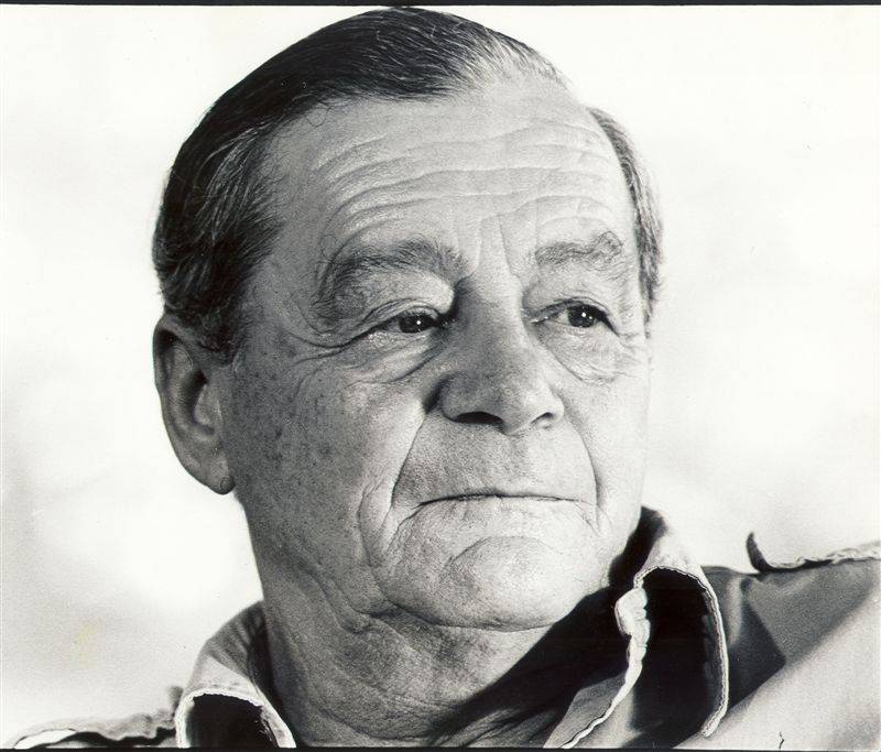 Wass Albert a Kolozs vármegyei Válaszúton született 1908. január 8-án, 1998. február 17-én hunyt el a floridai Astonban 