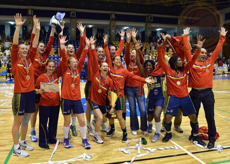 Aradi arannyal zárult a női kosárlabdaszezon