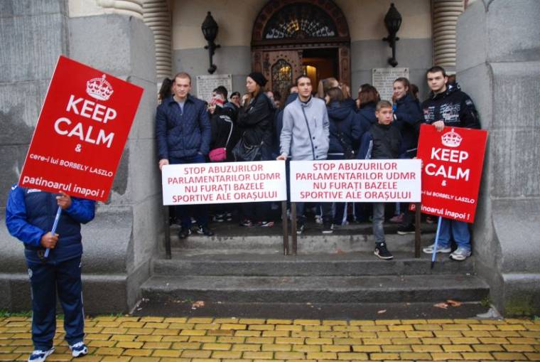 Kitámadták Borbély Lászlóékat