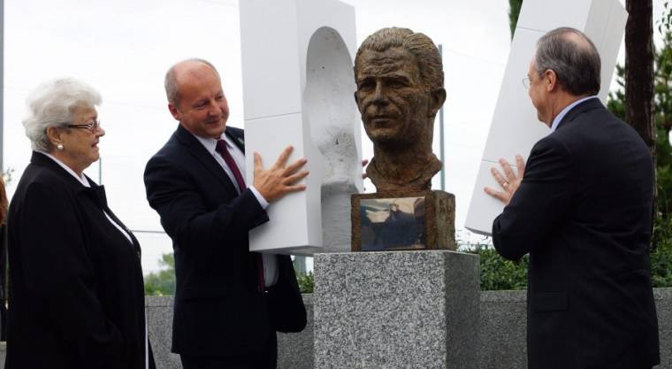 Leleplezték Puskás madridi szobrát