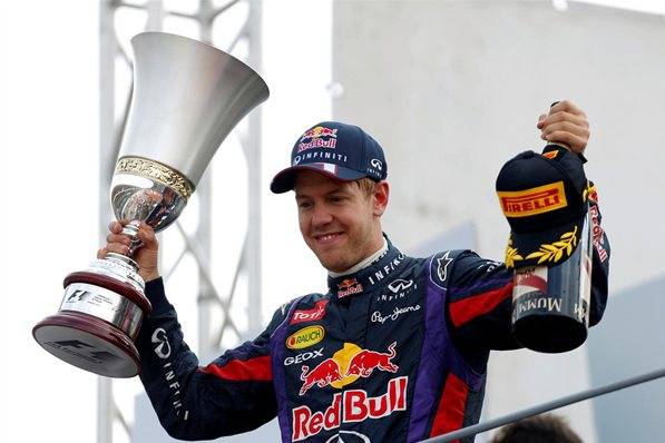 Vettel tovább növelte előnyét