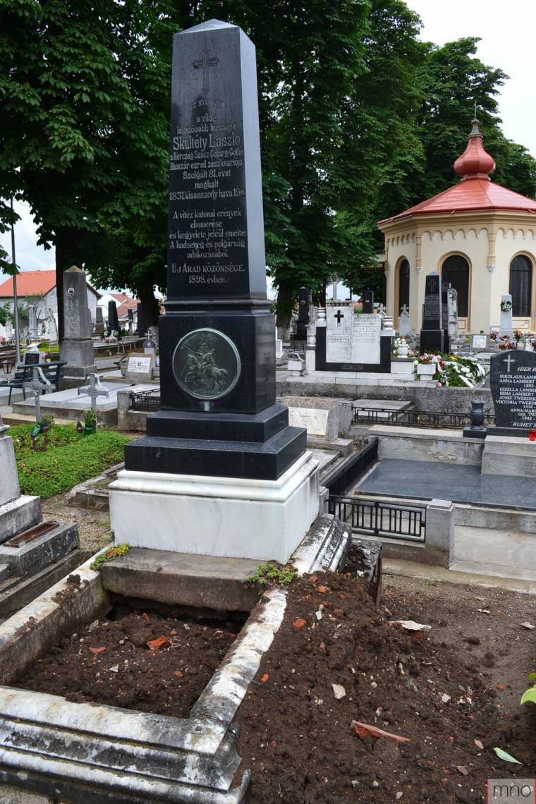 „Elorozták” a szlovákok az öreg huszár hamvait