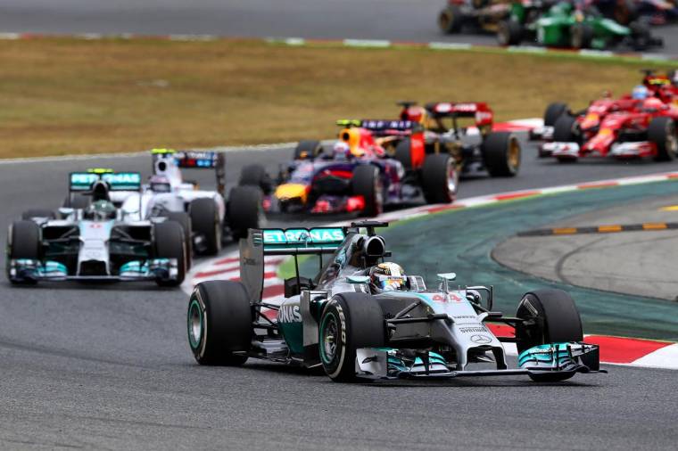 Nincs ellenfele a Mercedesnek: Hamilton első, Rosberg második lett Barcelonában