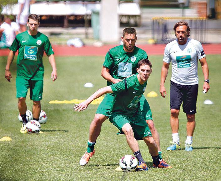 Négyes versenyfutás várható az NB I bajnoki címéért