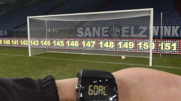 Gólt mutat a bírók órája