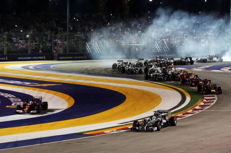 Forma–1: Hamilton az élre állt