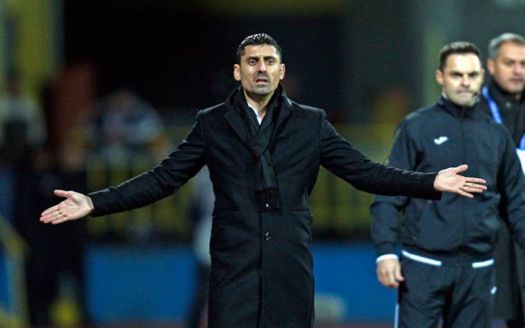 Jó nagy zakó Dănciulescu születésnapjára