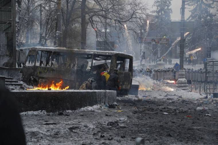 Rendőrroham halottakkal Kijevben