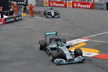 Monacóban is legyőzhetetlen volt a Mercedes