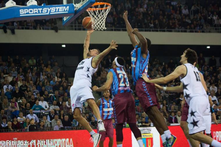 Hosszabbításos sportcsarnokavató Kolozsváron