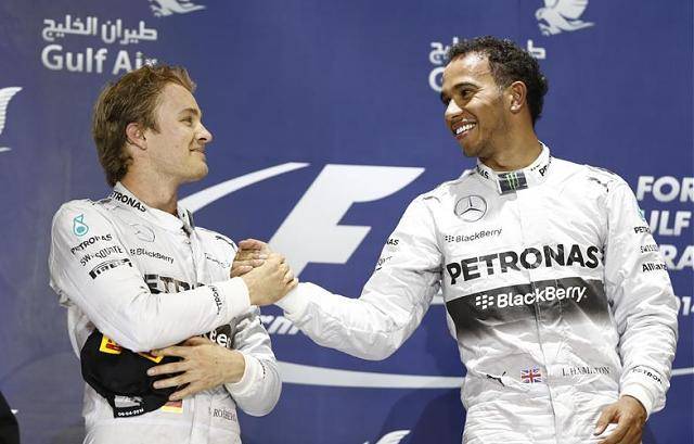 Hamilton győzött, kettős Mercedes-siker Bahreinben