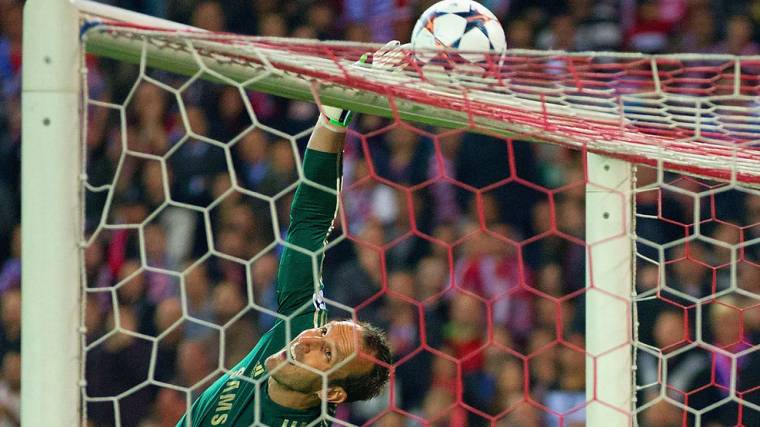 Mourinho bízik 41 éves kapusában