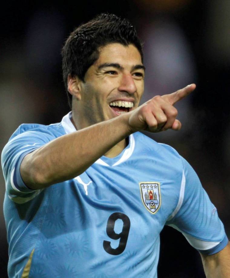 Suarezzel erősít az uruguayi válogatott