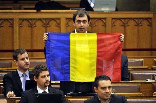 Beperelte a jobbikos Szávay István a román államot
