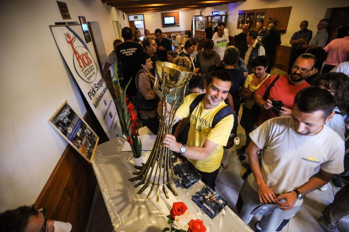 &bullet;  Fotó: Thomas Campean