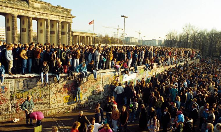 Negyedszázada omlott le Berlin szégyenfala