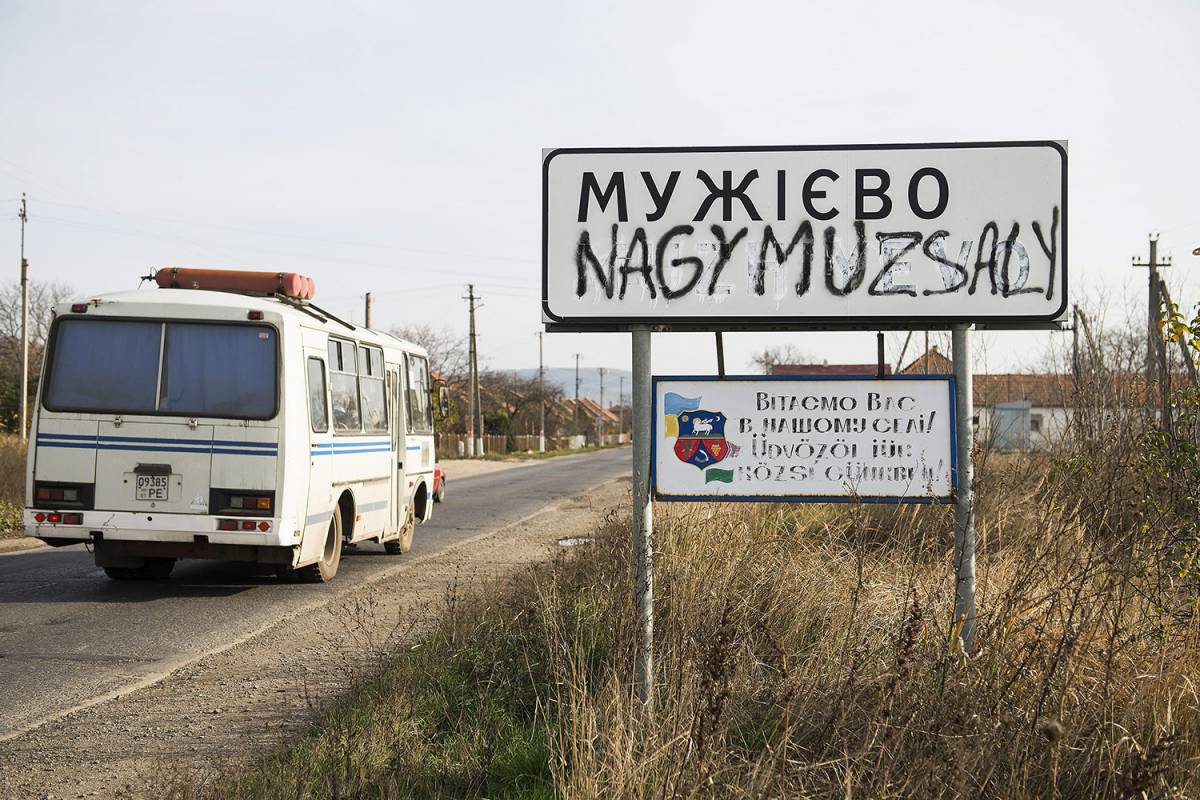 Kisebbségellenes intézkedések. Az oktatási törvény és a nyelvtörvény után egy harmadik jogszabály születne, ami hátrányosan érinti a kárpátaljai magyarságot. • Fotó: MTI