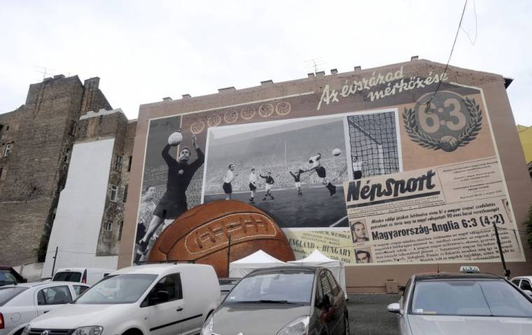 1000 négyzetméteres falfestményen a 6:3-as mérkőzés