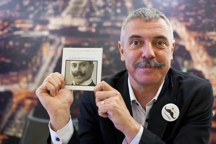 Bajusszal a férfiegészségért