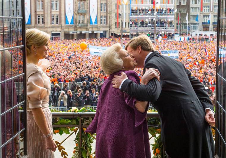 Trónváltás Amszterdamban – Vilmos Sándor király az új holland uralkodó