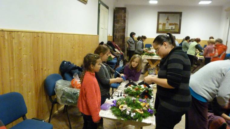 Szekéren vagy hintón érkezik – Gyerekek az angyalvárásról