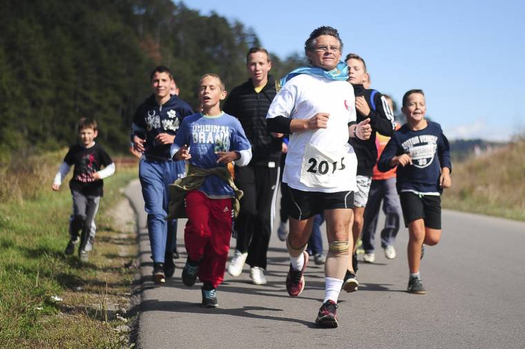 Facsemetét ültetett Udvarhelyen az autonómiáért futó Juhos Gábor