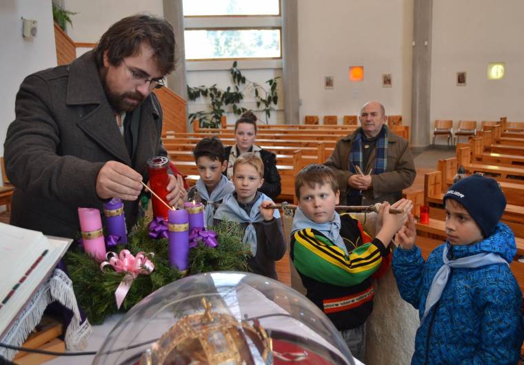 Hosszú útról érkező ünnepi fény