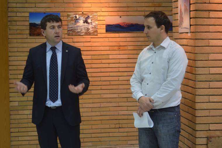 A hegyimentők fotóiból nyílt kiállítás Csíkszeredában