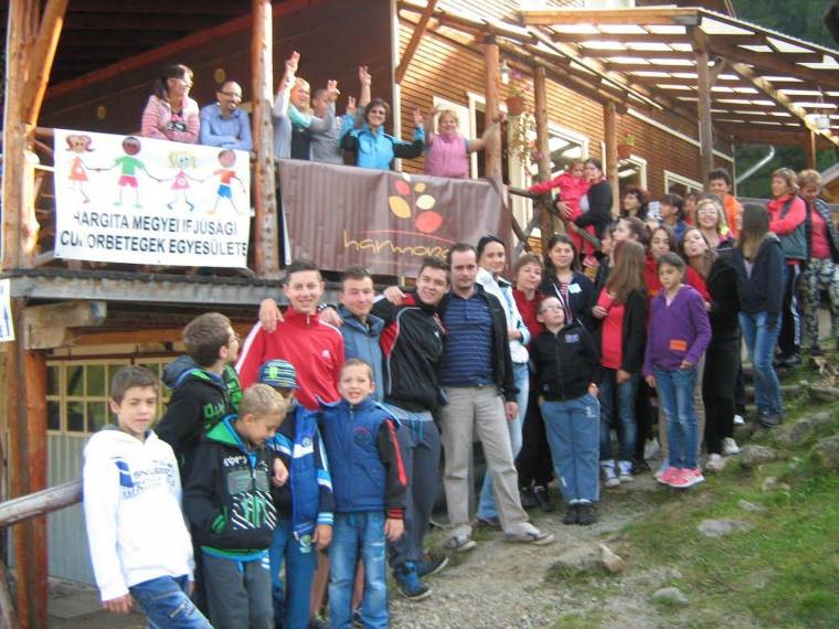 Cukorbeteg fiatalok táboroztak Gyergyócsomafalván