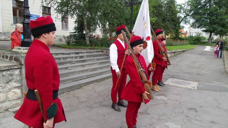 Díszőrségváltás az udvarhelyi Székely Támadt-várban