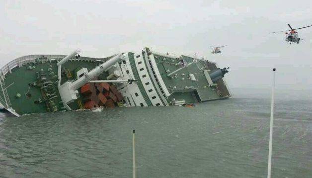 Elsüllyedt egy dél-koreai hajó, csaknem 300 ember eltűnt