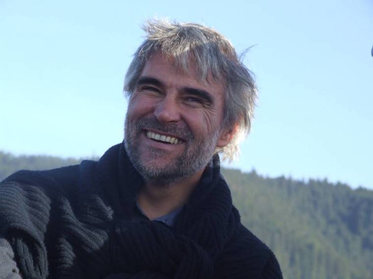 Emléktábla Erőss Zsolt orotvai iskolájánál