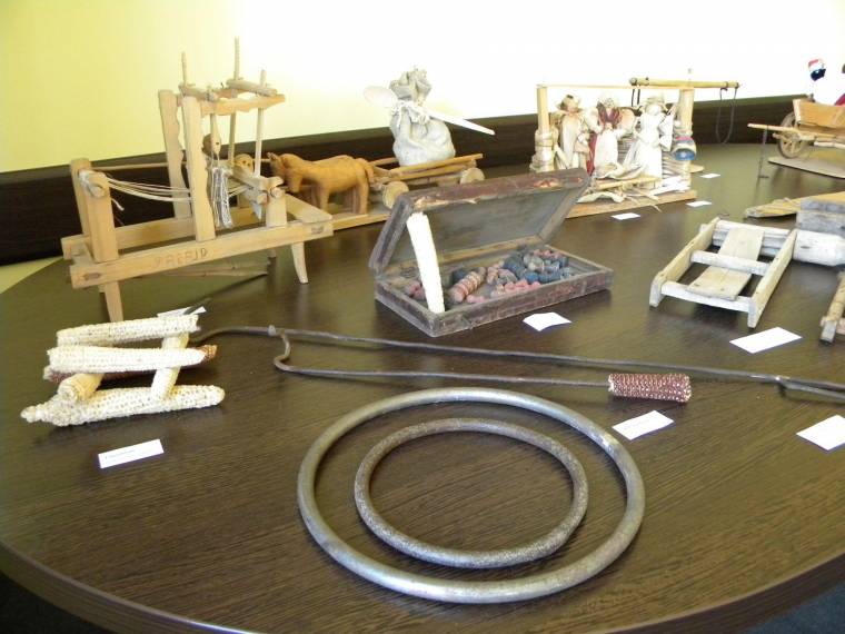 Néprajzi kiállítás nyílt régi gyermekjátékokból Székelyudvarhelyen