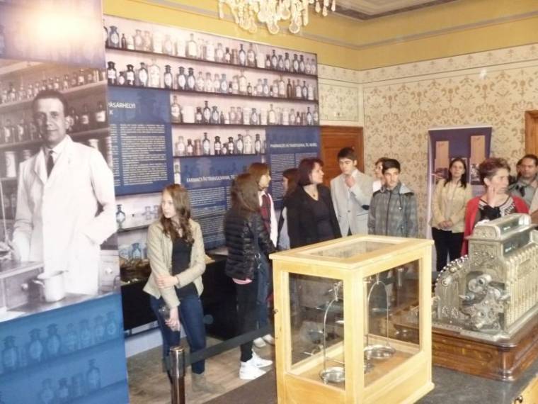 Ijedtségre ólomöntés – gyógyszerészeti tárlat Vásárhelyen