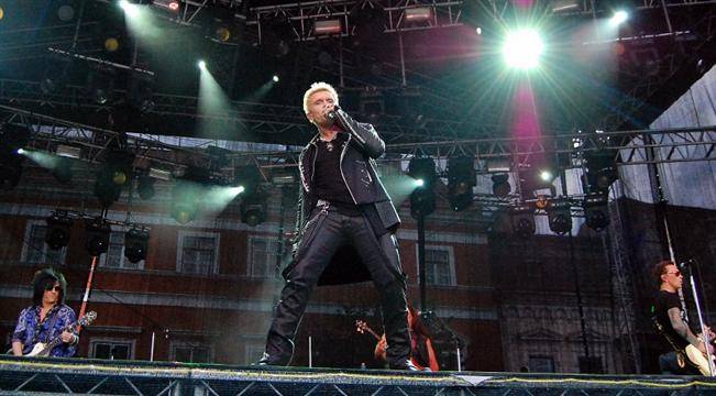 Billy Idol-koncert a kerítésen innen és túl Kolozsvár Főterén