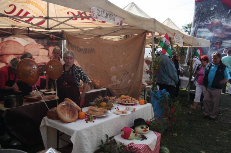 Sóvidék nagy, közös, nemzetközi konyhája: töltöttkáposzta-fesztivál Parajdon