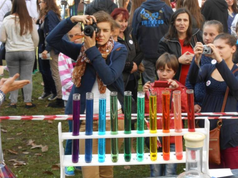 Elefántfogkrém, fagyott lufi – Tudománynépszerűsítés a kolozsvári városnapokon