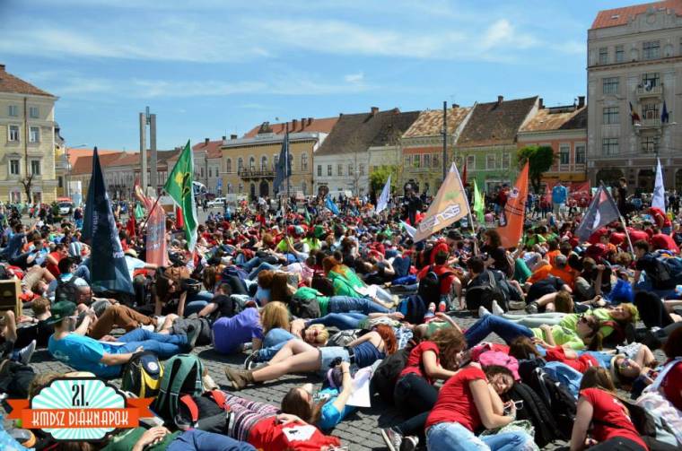 Látványos diákforgatag Kolozsváron