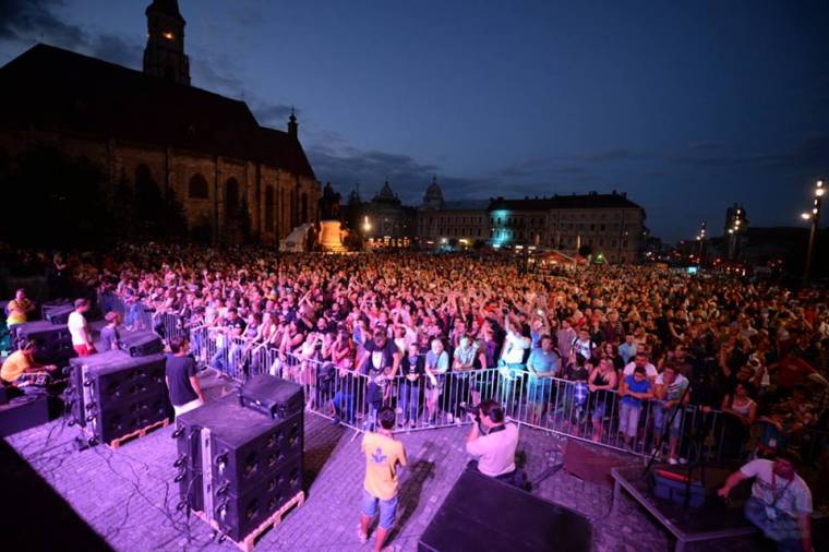 Fergeteges rockbulik a kincses város Főterén