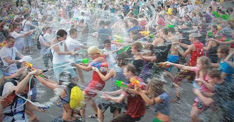 Locsolkodással akarják összerázni a váradiakat