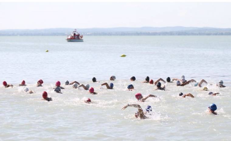 Tömeges rosszullét a Balatonnál: vizsgálják az okokat