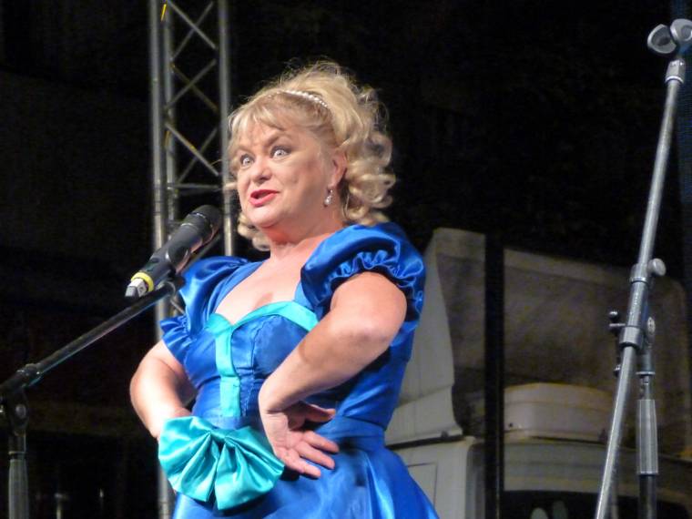 Oszvald Marika négy évtizede „meséli” a felnőtteknek szóló mesét