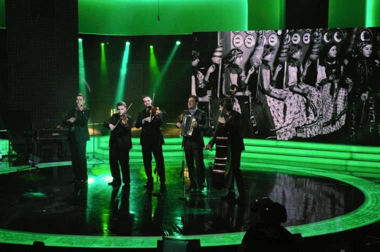 Fölszállott a páva: továbbjutott a kolozsvári Tokos Zenekar