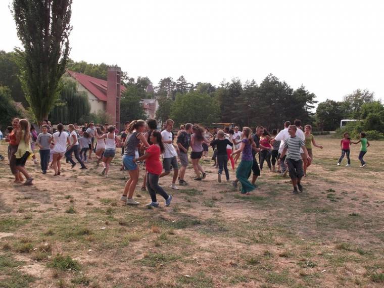 Határon túli árvák adják elő az István, a királyt