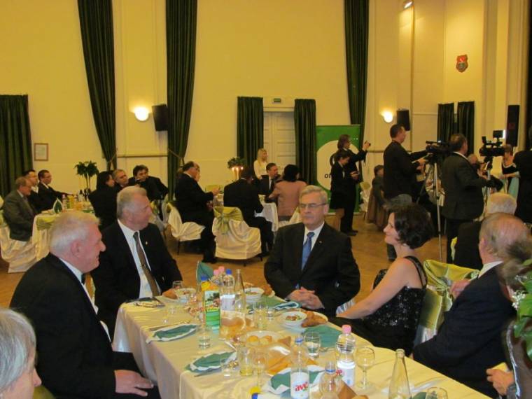 A sport határtalan szeretete – Schmitt Pál a váradi jótékonysági bálon